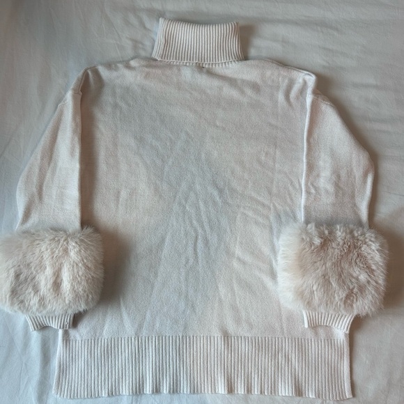 Saks fifth avenue sweater with fur cuffs - Picture 4 of 5
